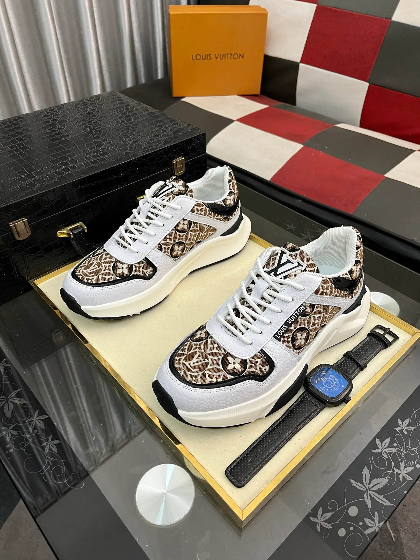 Men's shoes 💰458⌚️⌚️【LOUlS VUlTTON】Louis Vuitton ~ unique and casual style. LV counter purchasing 🏃casual shoes😍😍 are on sale at the men's counter at the same time. Italian imported brands select top-layer Italian cowhide. 🐑Sheepskin lining (refuses to discolor and grind feet) Sole: Original sole specially provided by the original factory 🎬Better in kind Code number: 38-444⃣️Color selection